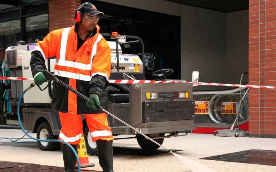 High pressure cleaning